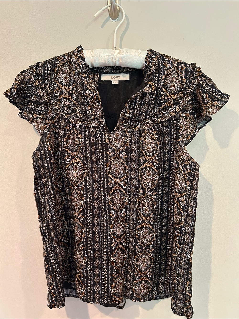 Like new LOFT Black Floral-Stripe Ruffle Sleeve Blouse with metallic thread Med